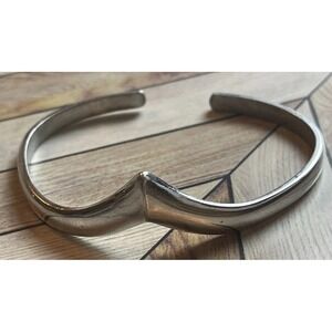 VINTAGE Avon Silvertone Chevron V Open Cuff Bracelet Bangle VTG Rare‎ Bracelet
